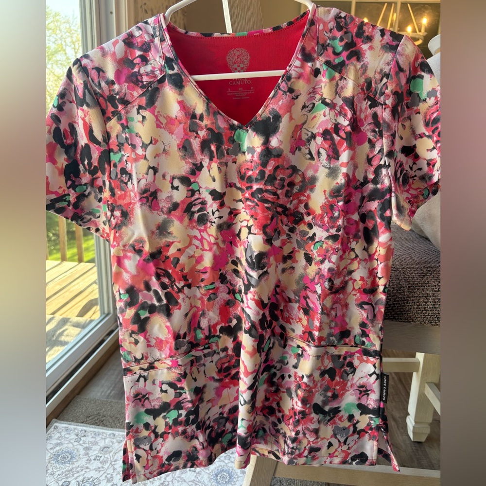 Vince Camuto Pink and Orange Multicolor Scrub Top